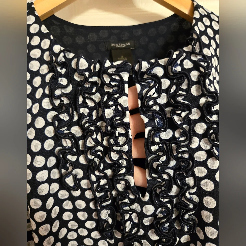 Ann Taylor Black and White Polka Dot Blouse Sleeveless Size Small - Picture 4 of 6